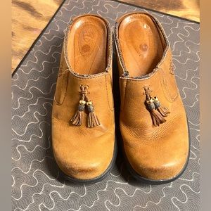 Ariat woman’s clogs size 6